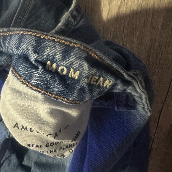 American Eagle Mom Jean Size 4 - Picture 3 of 6